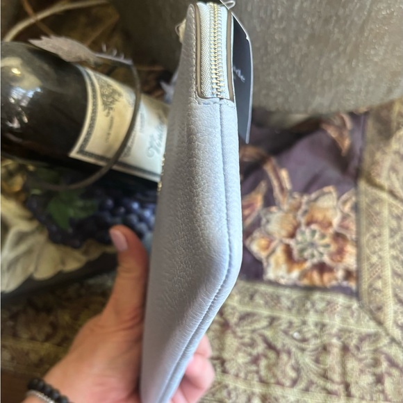 Authentic KATE SPADE Pebbled leather medium zip wristlet - Picture 3 of 7